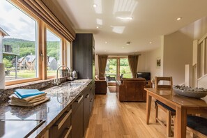 Villa de lujo, 1 habitación, balcón, vista al resort (11 MAXWELLS) | Cocina privada | Refrigerador con congelador, microondas, horno y parrilla de estufa