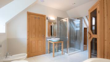 THE BELL TOWER | Bathroom | Free toiletries, hair dryer, towels, soap