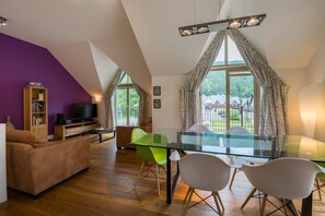 The White House | In-room dining