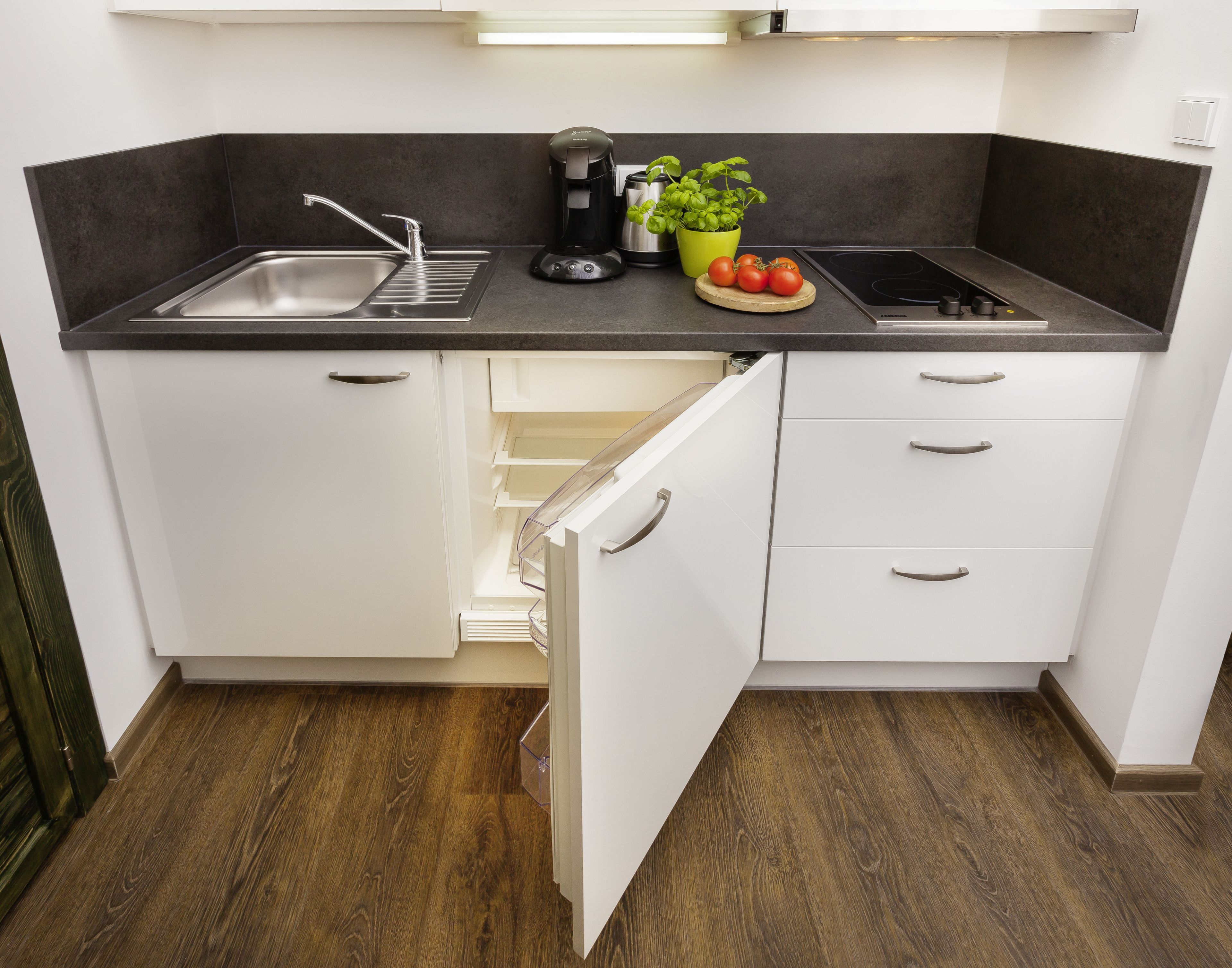 Comfort Single Apartment | Private kitchenette | Fridge, microwave, stovetop, coffee/tea maker