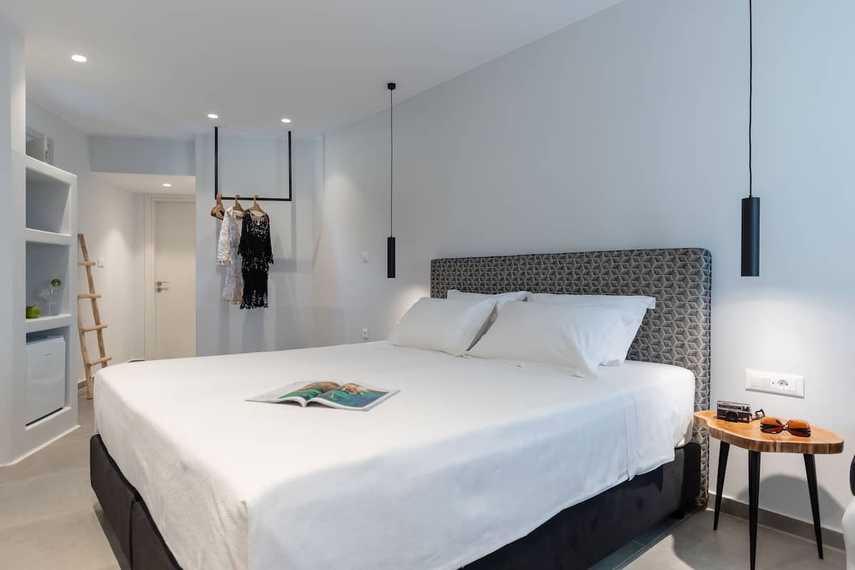 Premium Double Room with Garden View | 高档床上用品、客房内保险箱、办公桌、遮光窗帘