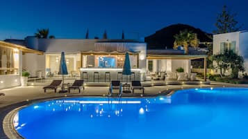 Poolside bar