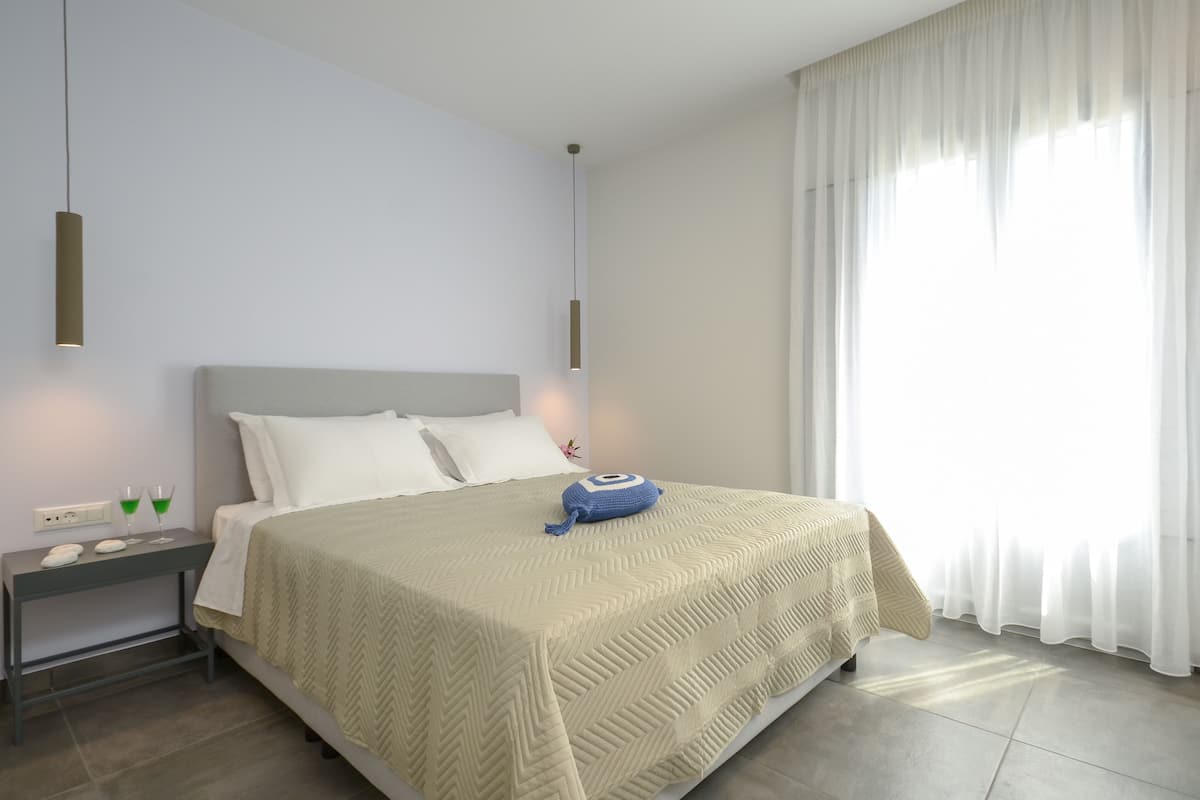 Superior Double Room with Garden View | 高档床上用品、客房内保险箱、办公桌、遮光窗帘