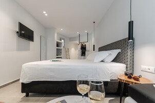 Premium Double Room with Garden View | Premium bedding, in-room safe, desk, blackout drapes