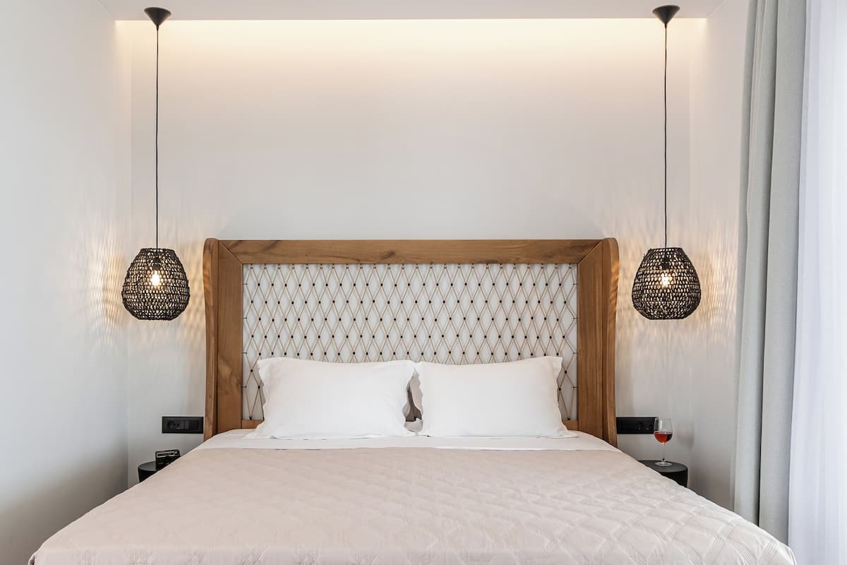 Luxe beddengoed, een kluis op de kamer, een bureau