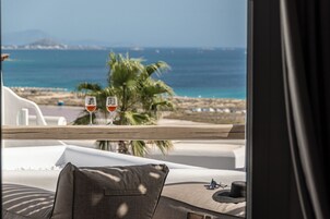 Deluxe Double Room with Sea View and Hot Tub | 高档床上用品、客房内保险箱、办公桌、遮光窗帘