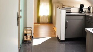 Apartment | Private kitchen | Espresso maker, coffee/tea maker, fridge, microwave - Weingut Edling (Rossdorf)