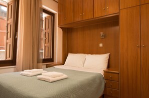 Apartamento clásico, 1 habitación | 1 dormitorio, sistema de insonorización, tabla de planchar con plancha