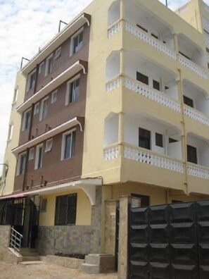 Property entrance - Miritini Golden Guest House (Mombasa)