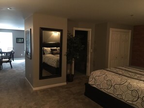 Luxury Suite, 1 King Bed with Sofa bed, Non Smoking, City View - Lodging at the Gaffer Inn (Corning)
