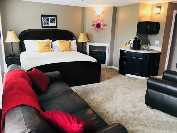 ثلاجة، ميكروويف، ماكينة لصنع القهوة/الشاي