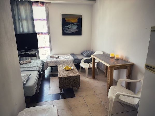 Family Apartment, 1 Bedroom, City View | Living area
