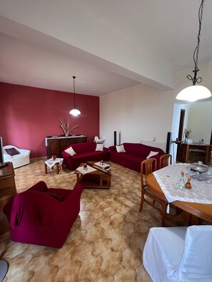 House, 3 Bedrooms | Living area