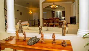 Townhome, 1 King Bed, Non Smoking | In-room dining