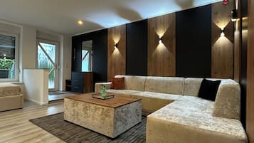 Comfort-Apartment, Blick auf den Innenhof | Wohnbereich