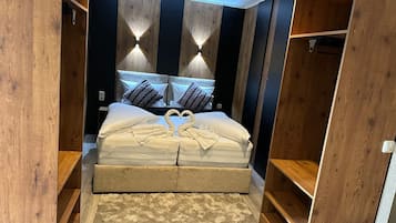 Comfort Apartment, Courtyard View | Desk, laptop workspace, free WiFi