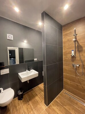 Comfort-Doppelzimmer | Badezimmer