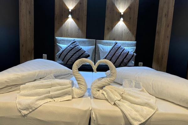 Apartment, Private Bathroom | Desk, laptop workspace, free WiFi