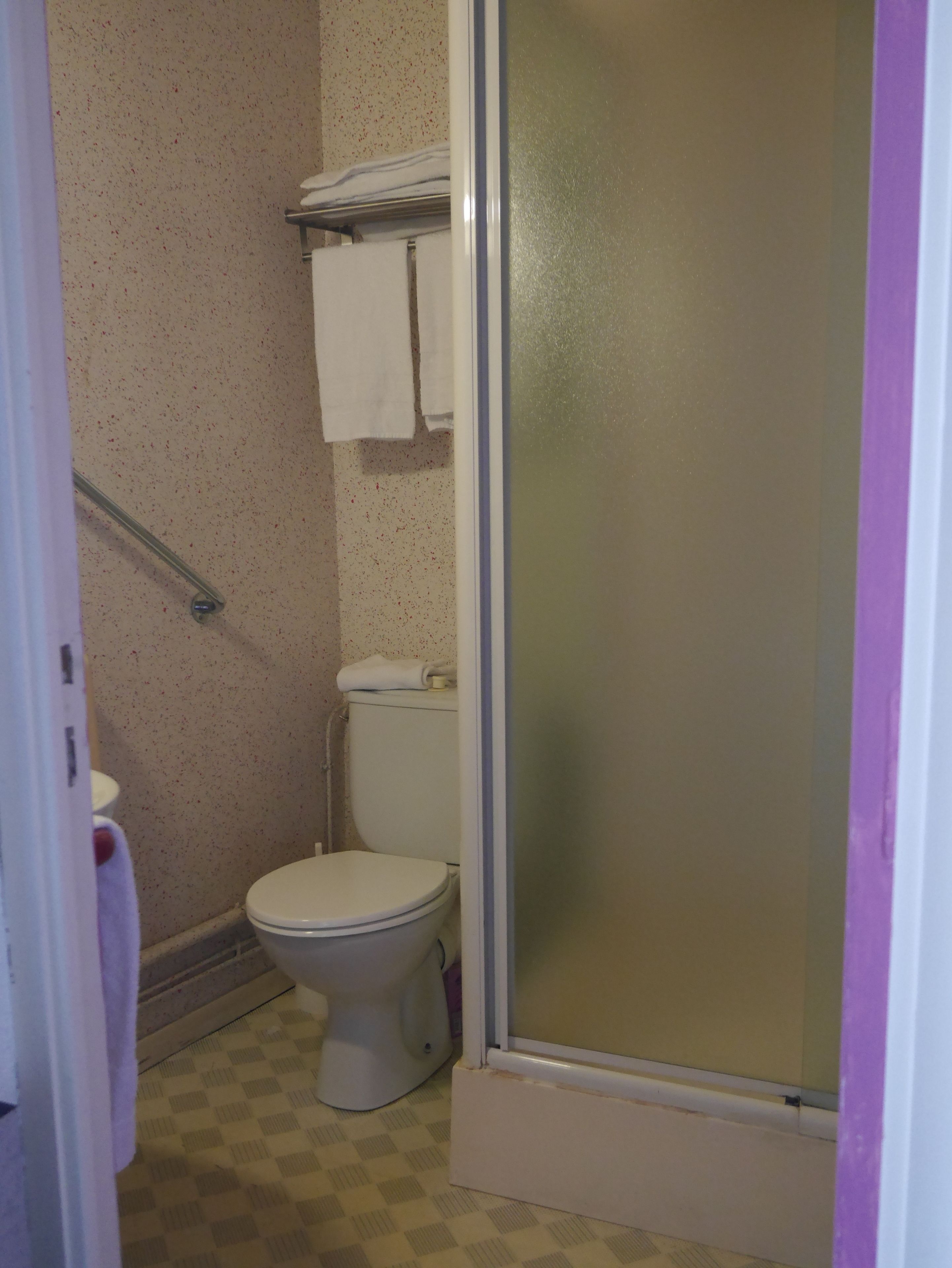 standard triple room | bathroom shower