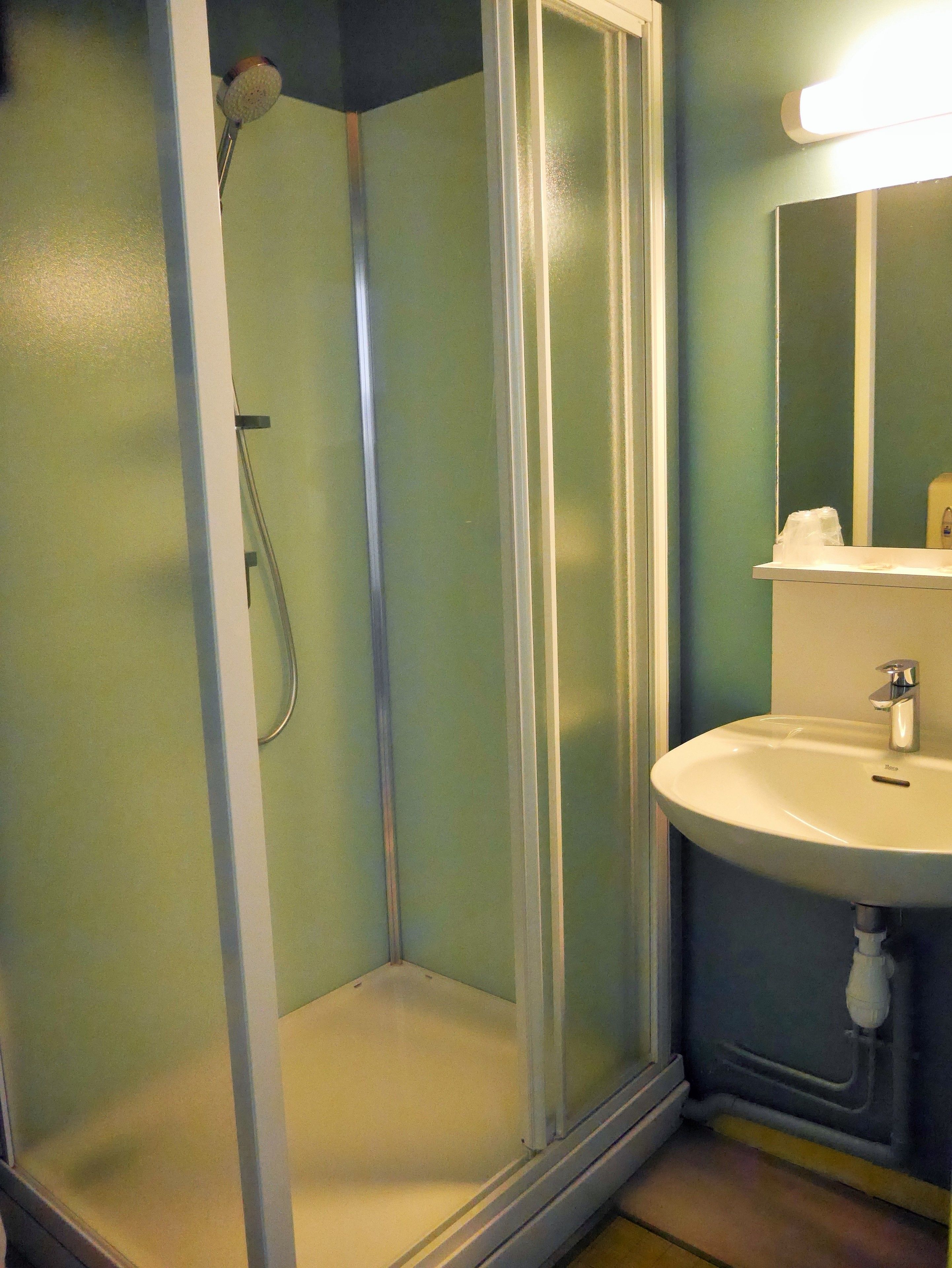 superior double room, 1 queen bed, private bathroom | bathroom | shower, free toiletries, hair dryer, towels