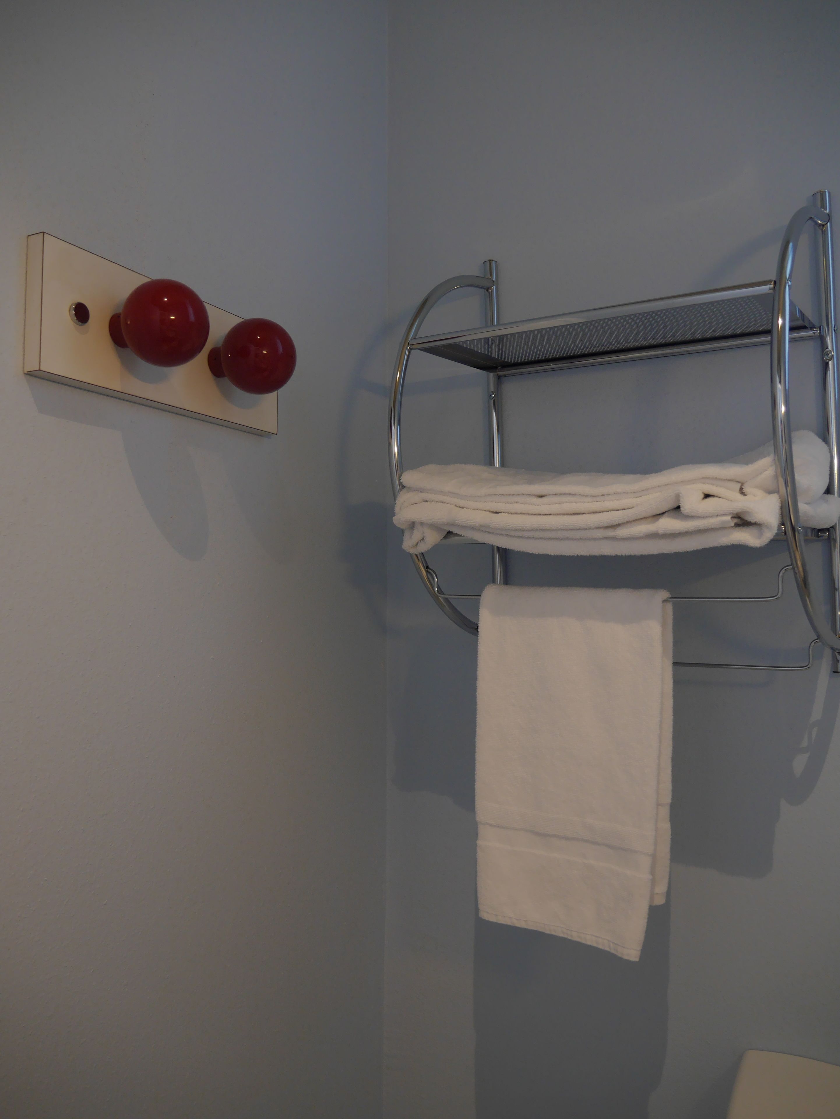 classic double room, 1 double bed, private bathroom | bathroom | shower, free toiletries, hair dryer, towels