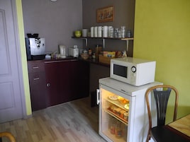 Se ofrece un desayuno bufé todos los días (por un coste adicional)