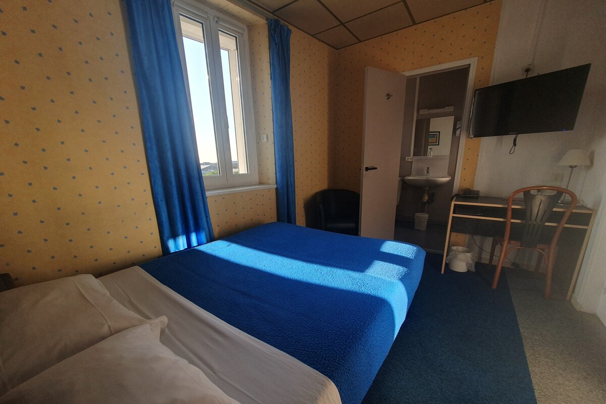 Kamar Double Klasik, 1 Tempat Tidur Double, kamar mandi pribadi | Tempat tidur Select Comfort, meja kerja, dan ruang kerja ramah laptop