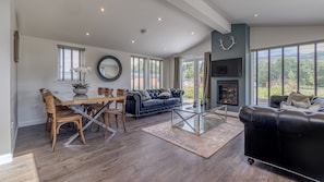 Sybilla, sleep 6, sauna, hot tub, pet friendly | Living area - Balloch Park (Aberfeldy)