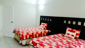 Apartamento, 1 cama de matrimonio grande, no fumadores | Tabla de planchar con plancha, wifi gratis, ropa de cama