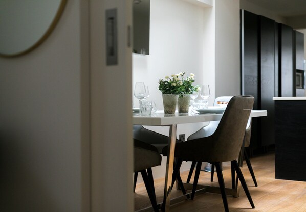 Apartment, 1 Schlafzimmer | Wohnbereich | Flachbildfernseher