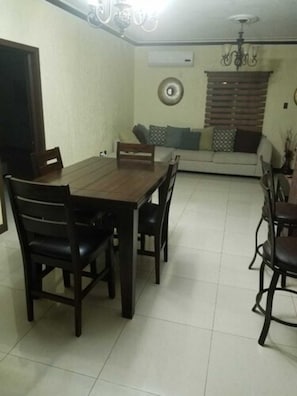 Apartment, 1 King Bed, Non Smoking | Living area