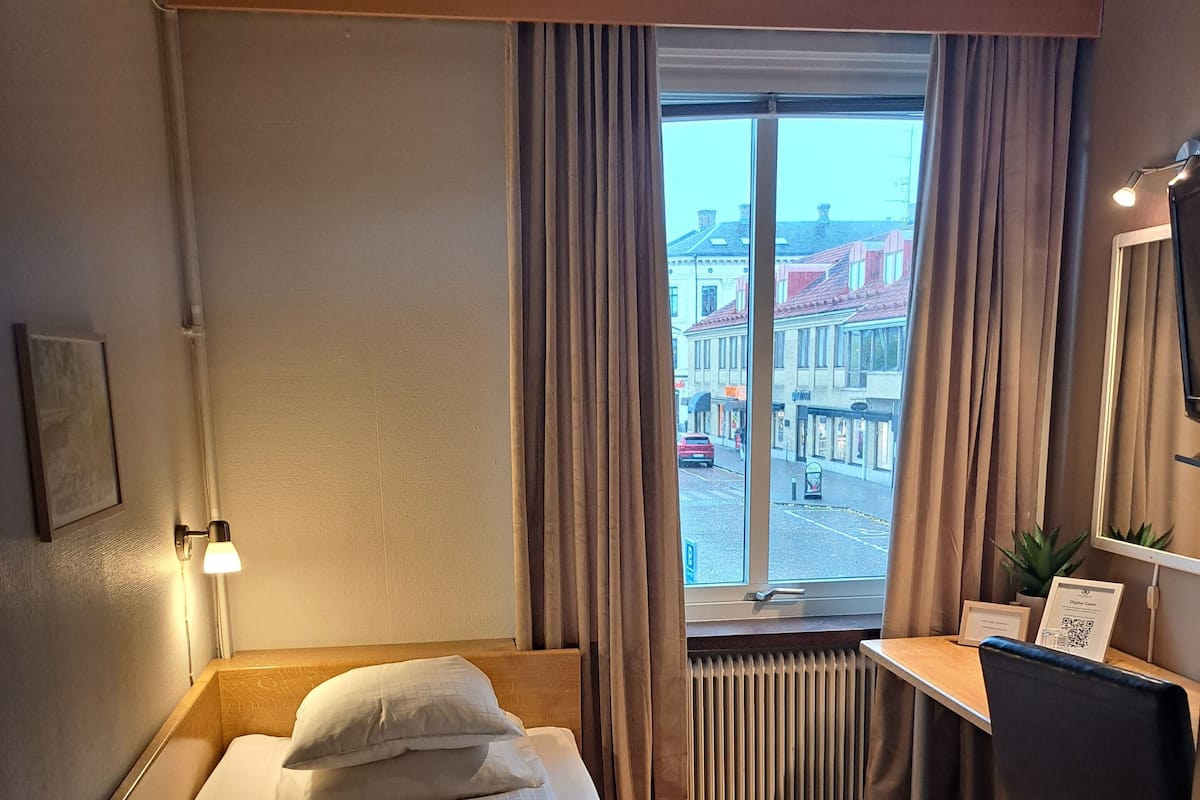 Economy Single Room