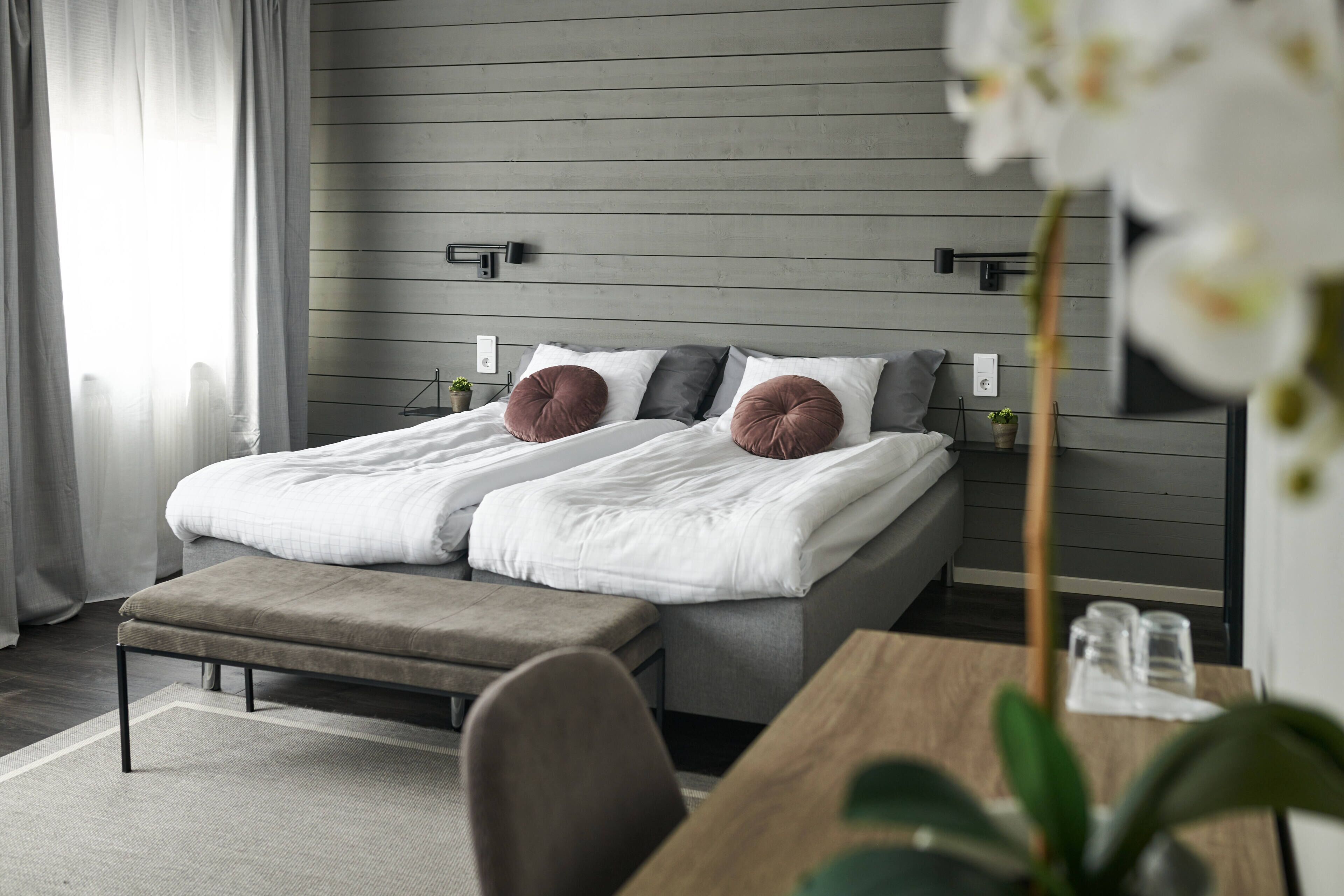 DOUBLE ROOM - SUPERIOR | 客室ごとに異なる装飾、客室ごとに異なるインテリア、アイロン / アイロン台、WiFi (無料)