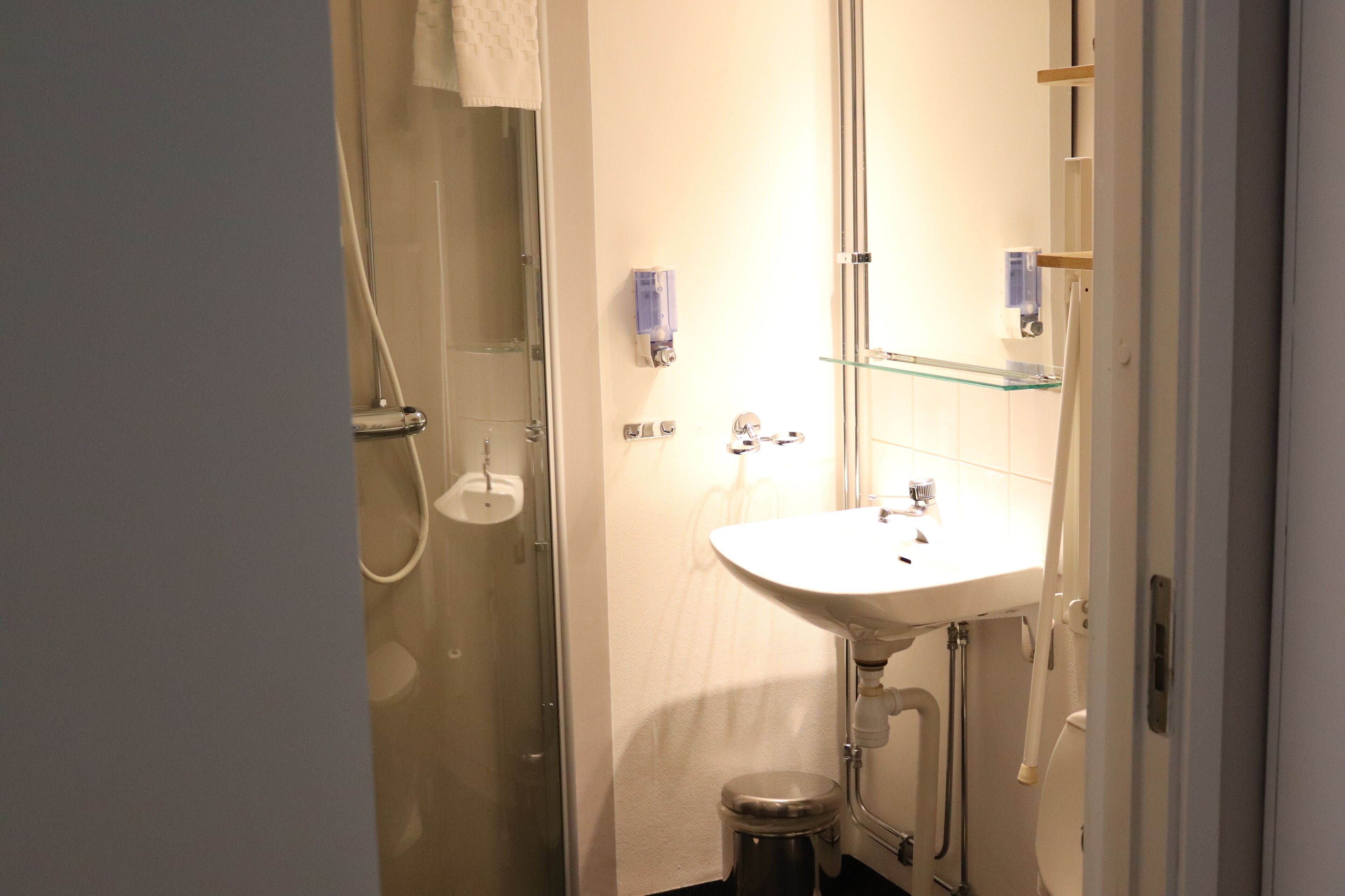 shower, free toiletries, hair dryer, towels