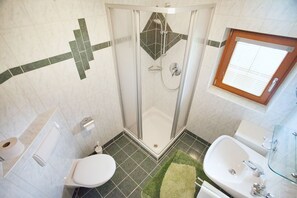 Shower, hair dryer, towels - Haus Dabaklamm (Kals am Grossglockner)