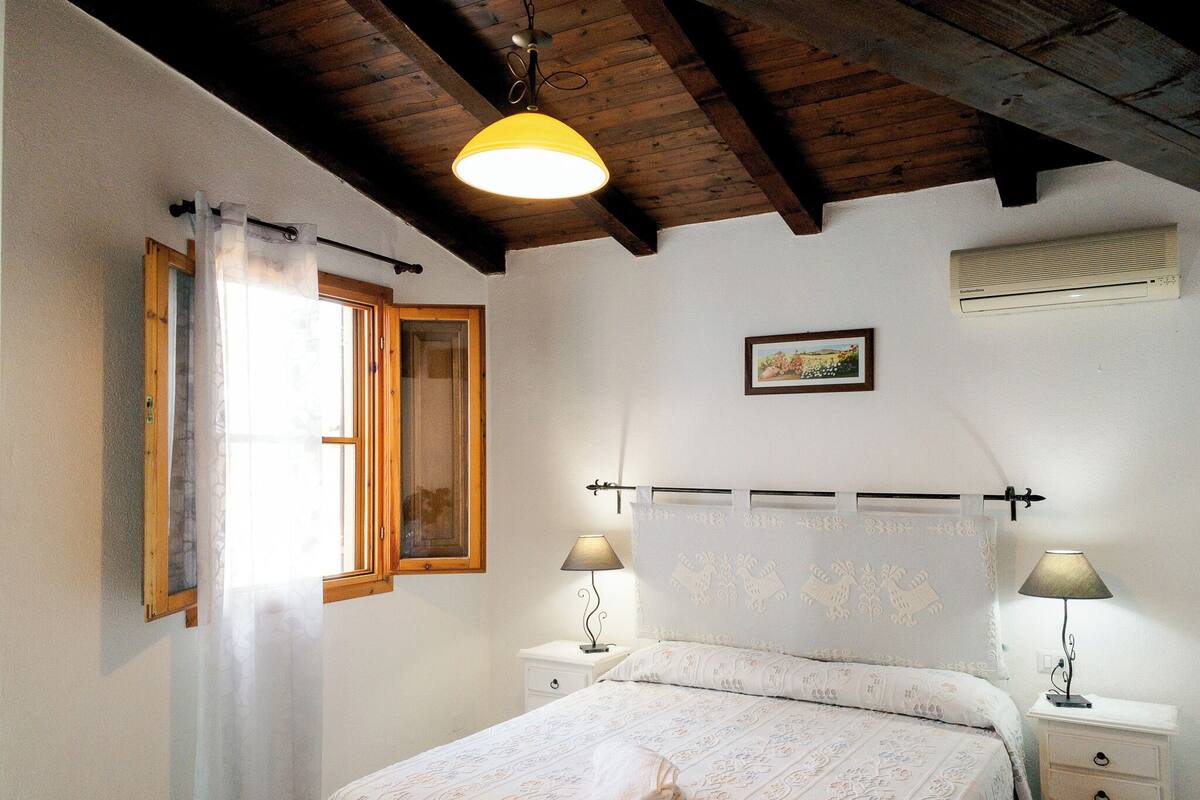 Muebles diferentes y escritorio