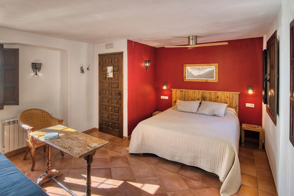 Comfort Double Room | Hypo-allergenic bedding, laptop workspace, soundproofing