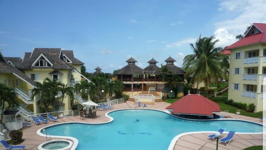 八河神秘景观酒店