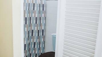 Standard Room, 1 Double Bed, Non Smoking | Bathroom | Shower