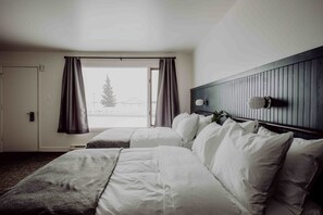 Double Full- Lake View | Premium bedding, individually decorated, individually furnished - The Bayview Motel - Fort Frances, ON - Lakeside Motel (Fort Frances)