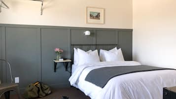 Single Full | 1 bedroom, premium bedding, individually decorated