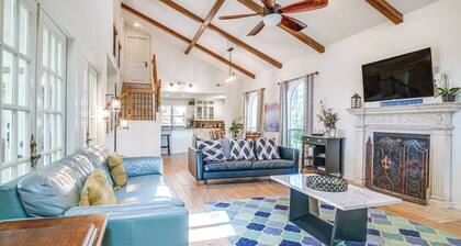 Modern Lake Conroe House w/ Lakefront Park & Deck!
