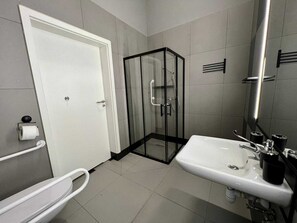 Comfort Studio Suite | Bathroom - Kapsuła Hostel Warszawa (Warsaw)