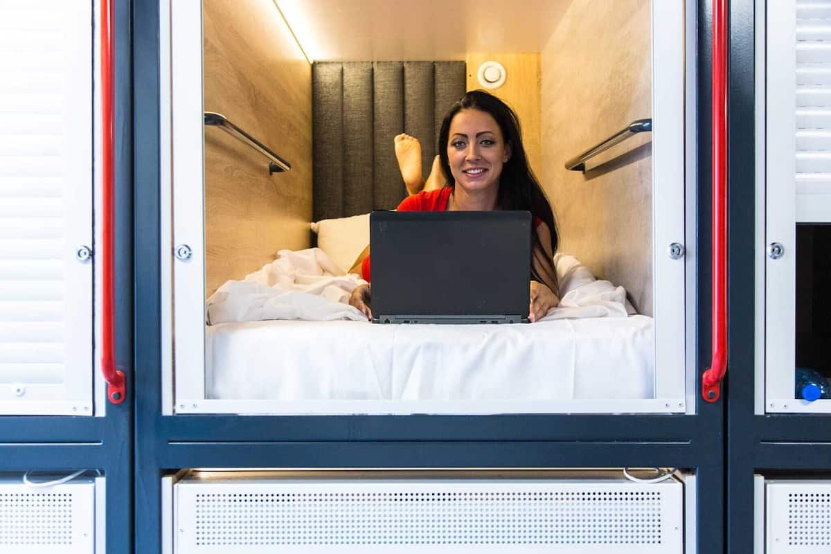 Een strijkplank/strijkijzer, gratis wifi, beddengoed