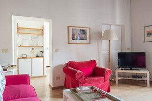 TV - Farnese Stylish Apartment (Rome)