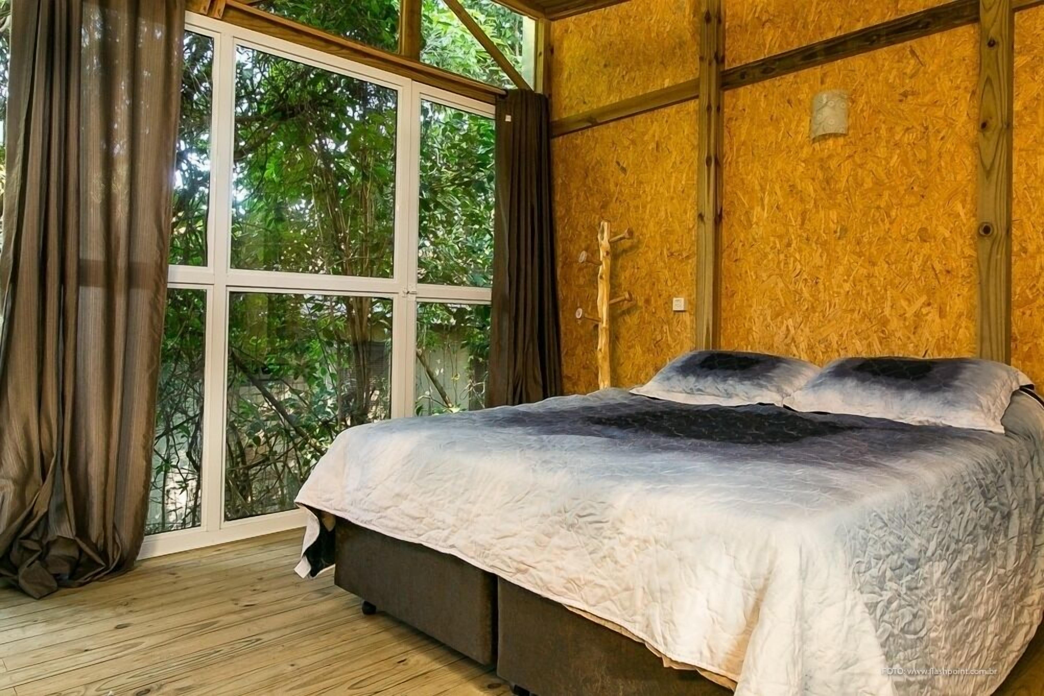 6 habitaciones, tabla de planchar con plancha, wifi y ropa de cama 