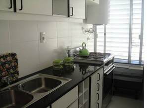 Cookware/dishes/utensils
