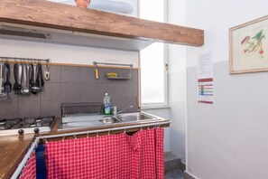 Fridge, dishwasher