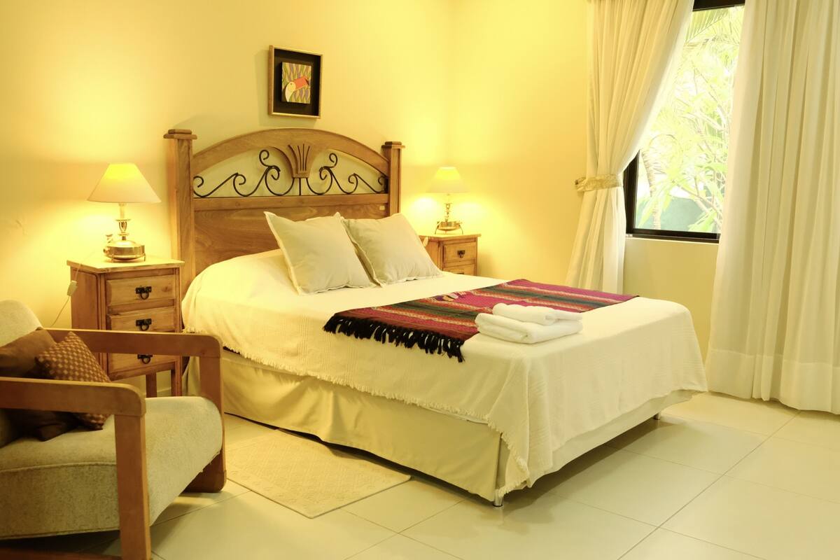 Phòng đôi Tiêu chuẩn, 1 giường đôi, không hút thuốc | Bộ đồ giường cao cấp, chăn bông, minibar, trang trí khác biệt