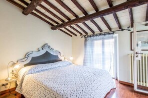 2 chambres, fer et planche à repasser, accès Internet, draps fournis